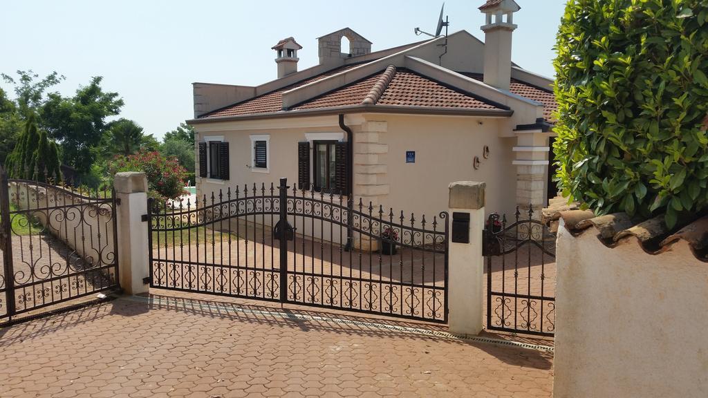 Villa Parenzo โปเรช ภายนอก รูปภาพ
